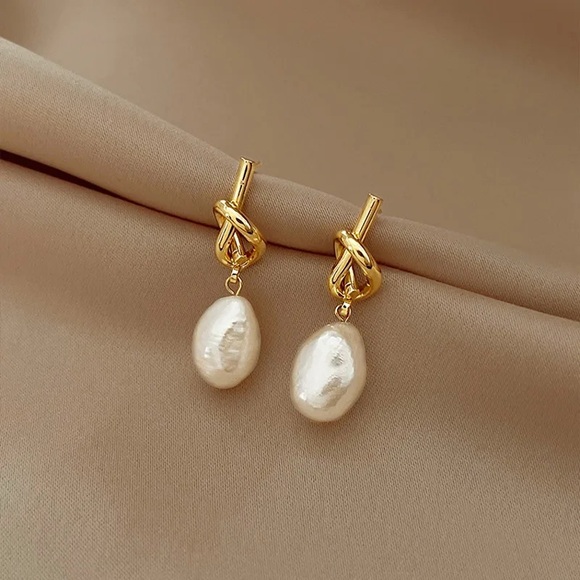 marie and lux Jewelry - 5 for $25 Classy Pearl Earrings